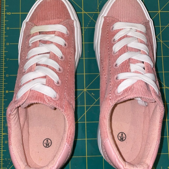 Pink Platform Sneakers- LIKE NEW- SZ 5 - Picture 4 of 8